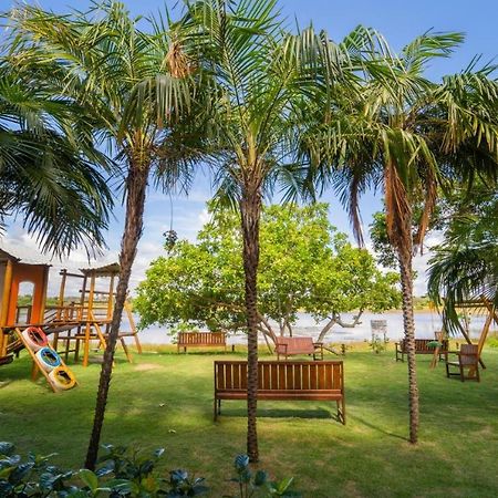 Apto Guarajuba Praia Condominio Porto Smeralda-100 Metros Da Praia Eksteriør billede