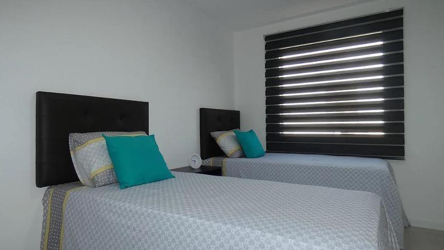 Apto Guarajuba Praia Condominio Porto Smeralda-100 Metros Da Praia Eksteriør billede